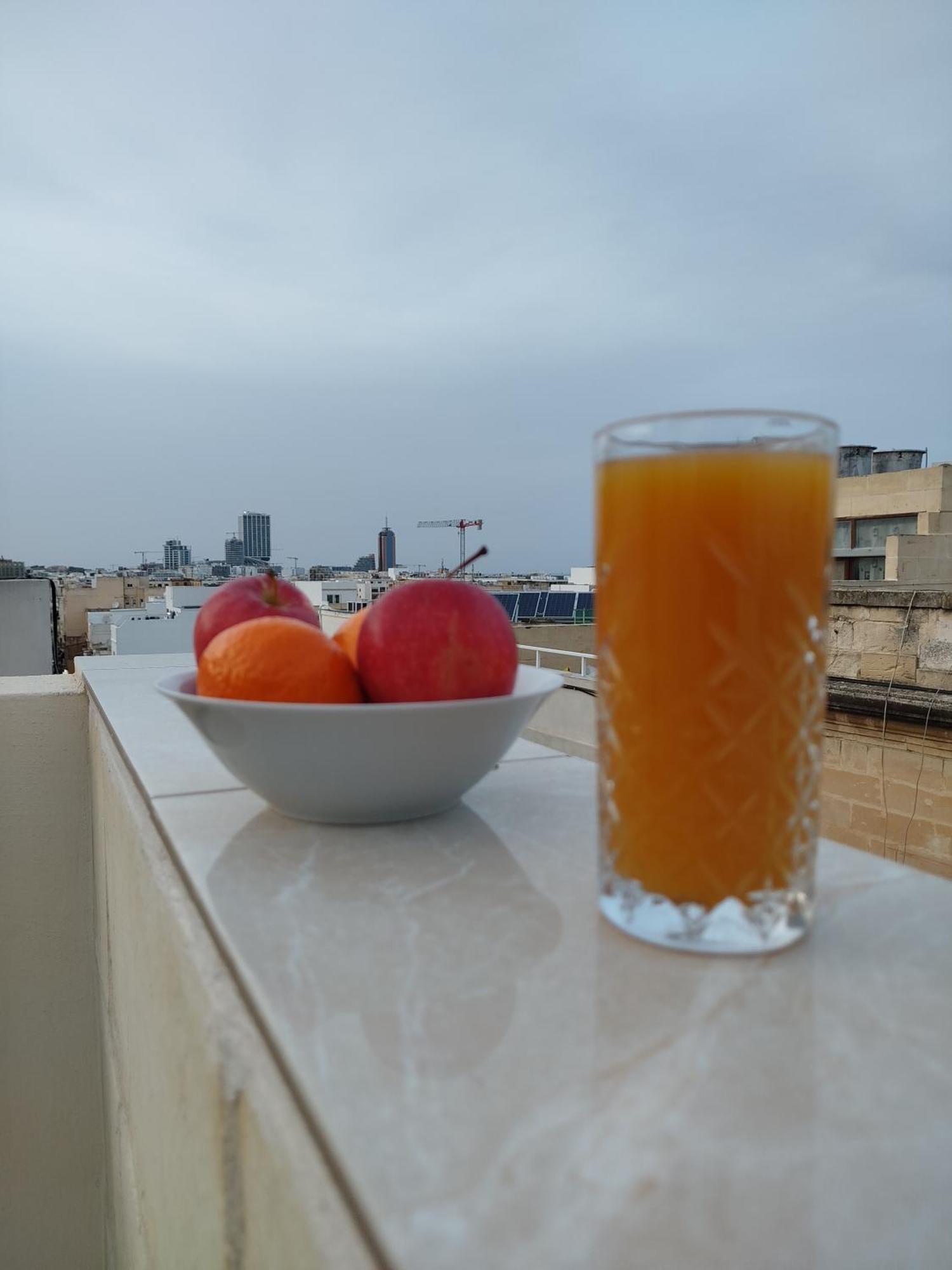 Limestone Sun Suites Sliema Bagian luar foto