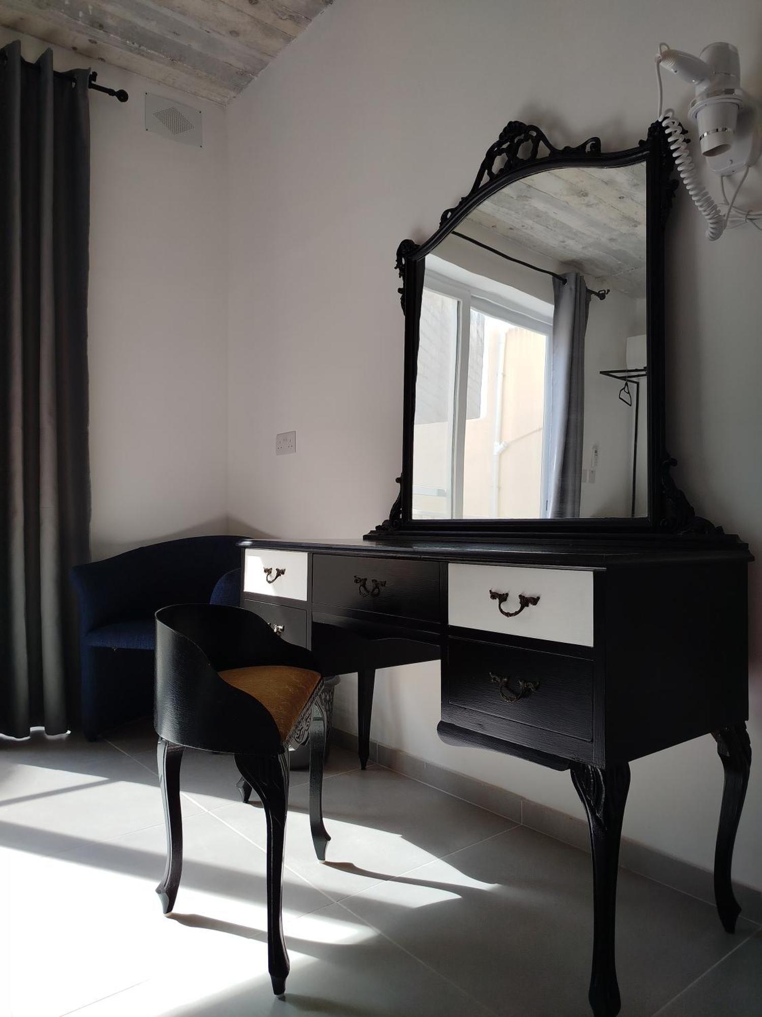 Limestone Sun Suites Sliema Bagian luar foto